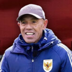 Simon Tahamata Kepala Scouting